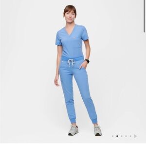 Figs set. Zamora bottom and Catarina top in ceil blue